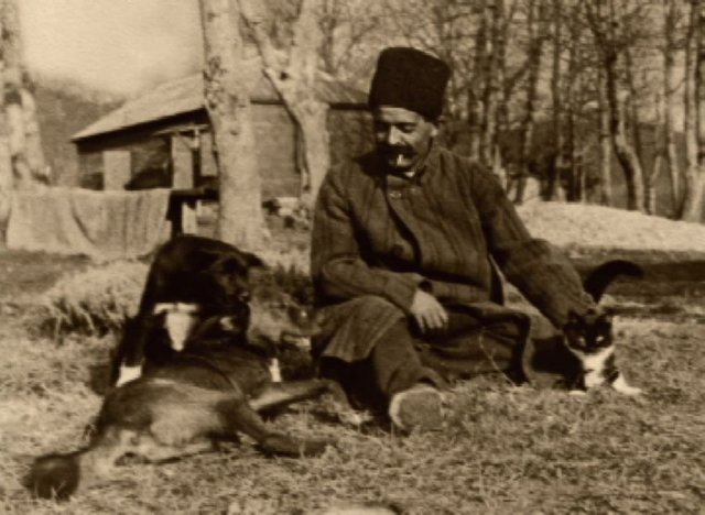 [Image: phoca_thumb_l_gurdjieff-with-dogs-and-cat.jpeg]